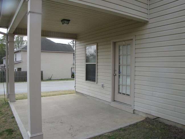 Building Photo - 713 Muscadine Ct