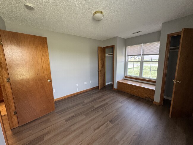 Building Photo - 1303 Fox Run Dr