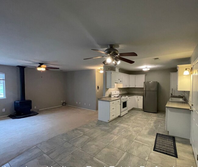 Kitchen - 4394 Fowler Ln