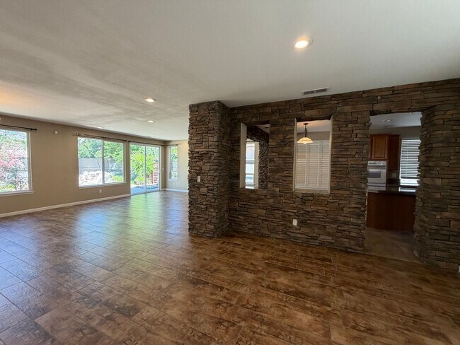 Building Photo - 485 Cicada Ct