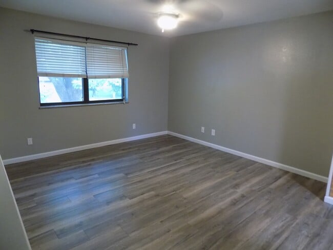 Building Photo - 115 Belmont Dr