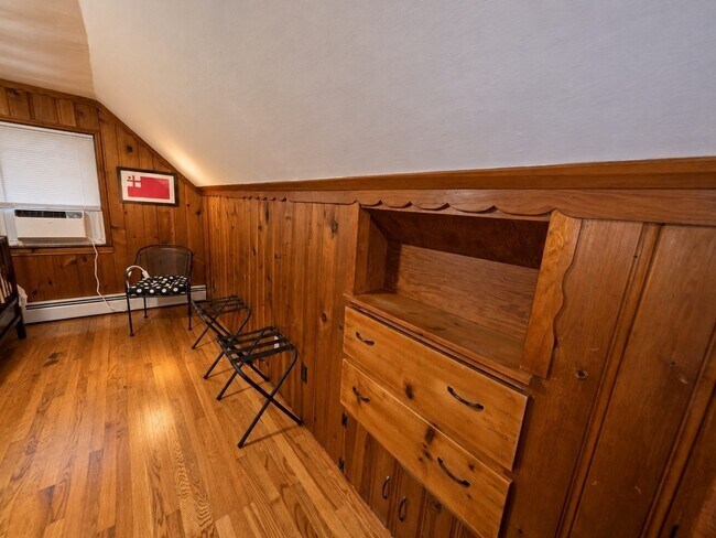 Building Photo - 629 Granby Rd