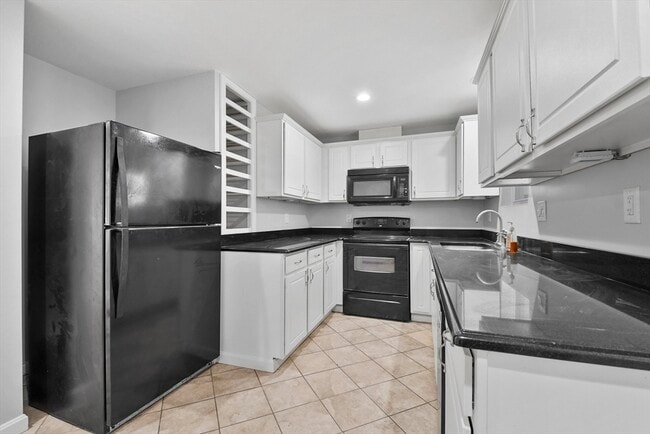 Building Photo - 515 Winthrop St