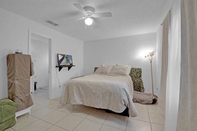 Building Photo - 444 Island View Cir