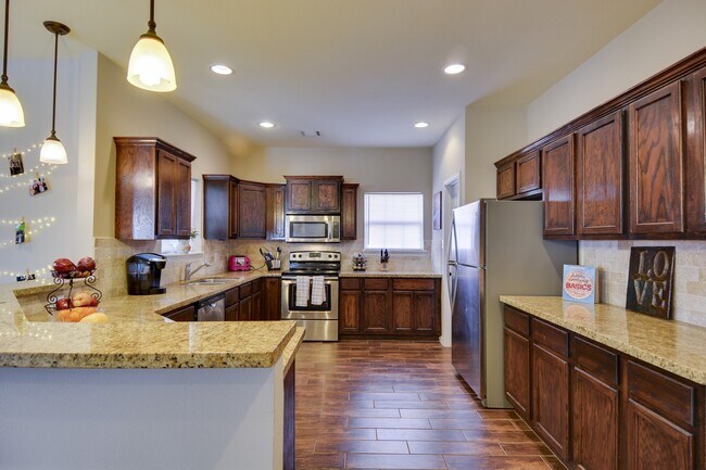 Building Photo - 601 Highlands St