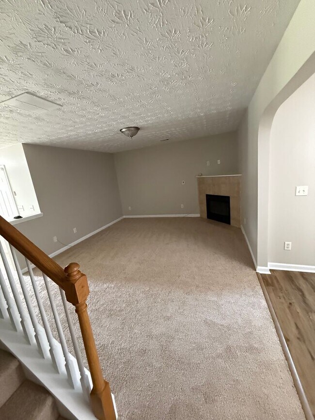 Building Photo - Remodeled 3 bedroom townhouse in Jonesboro