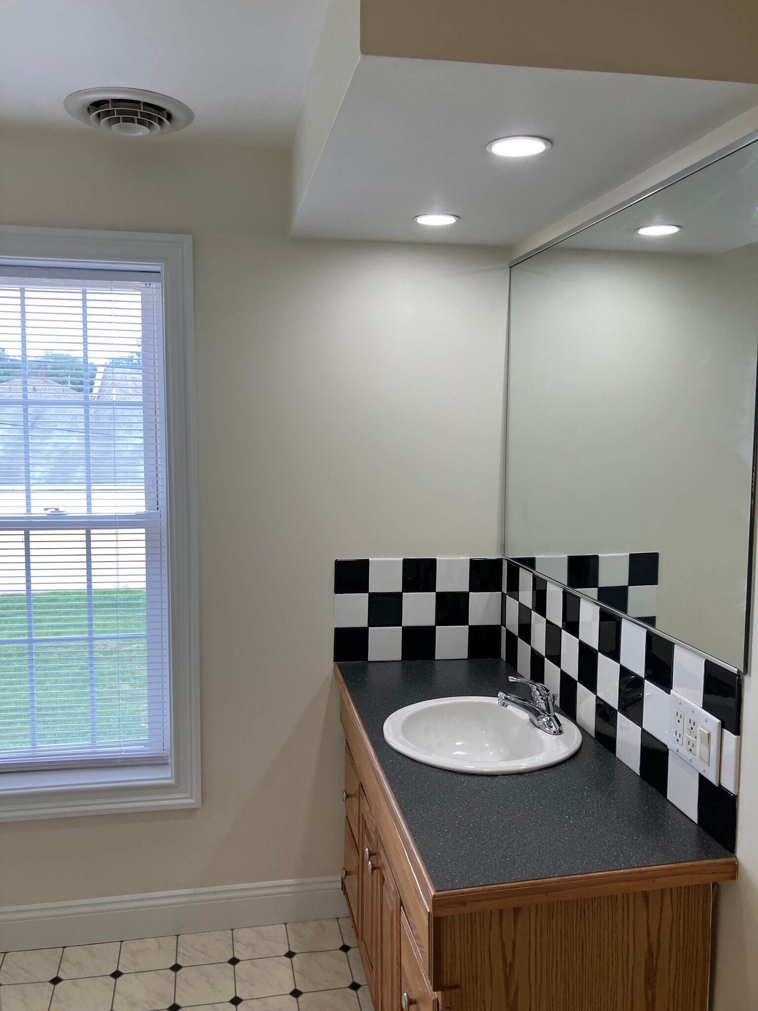 Building Photo - 509 Pine St