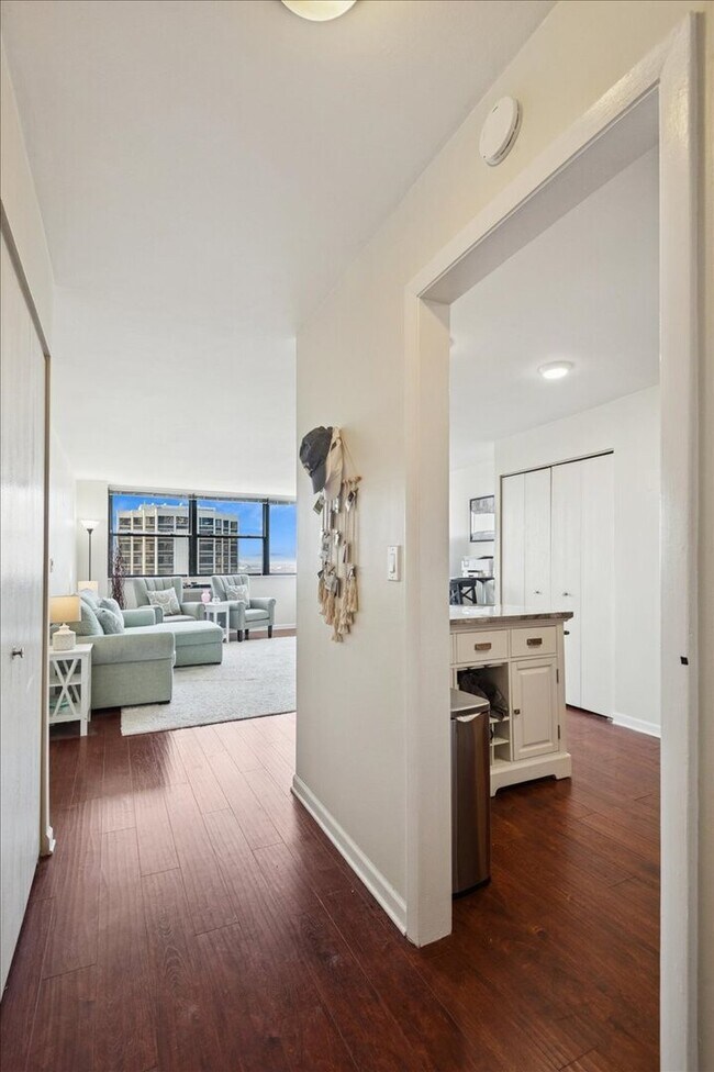 Building Photo - 2700 N Hampden Ct