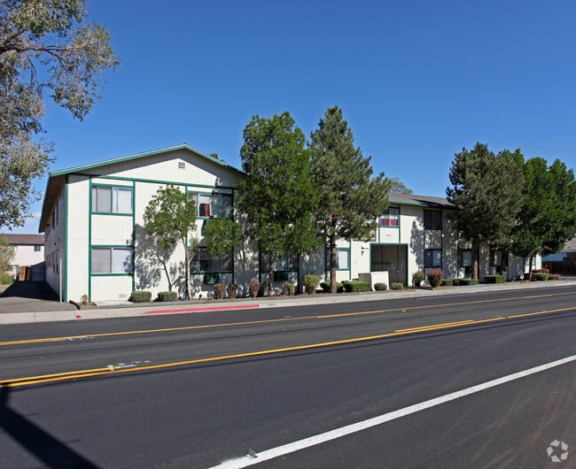 Building Photo - Oakwood Apartments