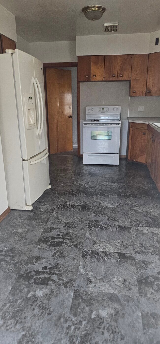 Building Photo - 49 Neise Ave