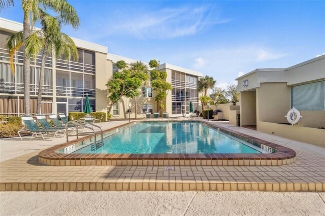 Building Photo - 2302 S Manhattan Ave