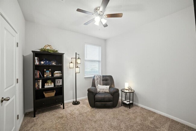 Building Photo - 324 Mountain Valley St