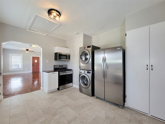 Building Photo - 802 E 39th St