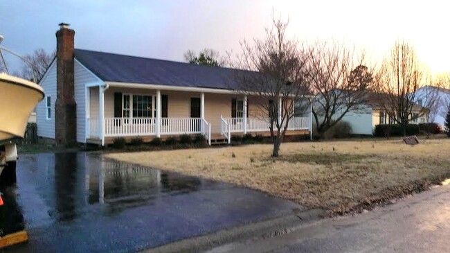 Building Photo - 7111 Foxlair Dr