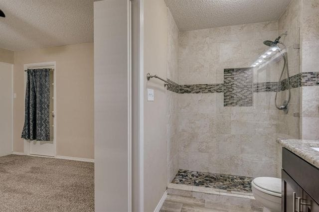 Master restroom - 417 E Kearney St
