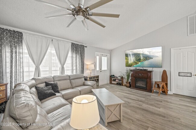 Building Photo - 4052 Montano Ave