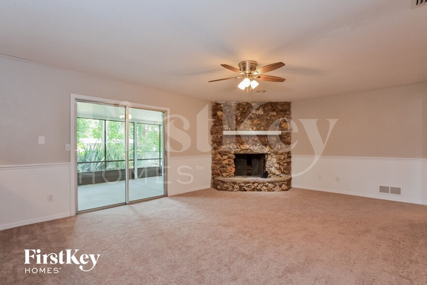 Building Photo - 833 Pine Forest Trail W