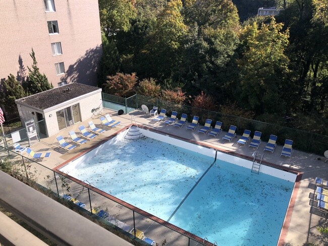 Building Photo - 2300 Riddle Ave