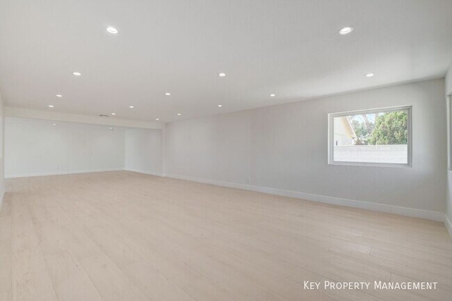 Building Photo - 3962 Euclid St