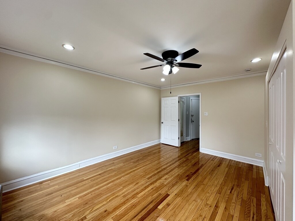 Building Photo - 324 S Maple Ave