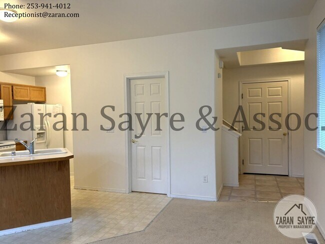 Building Photo - 178- Great 3 Bedroom Townhouse Condo in Milton!