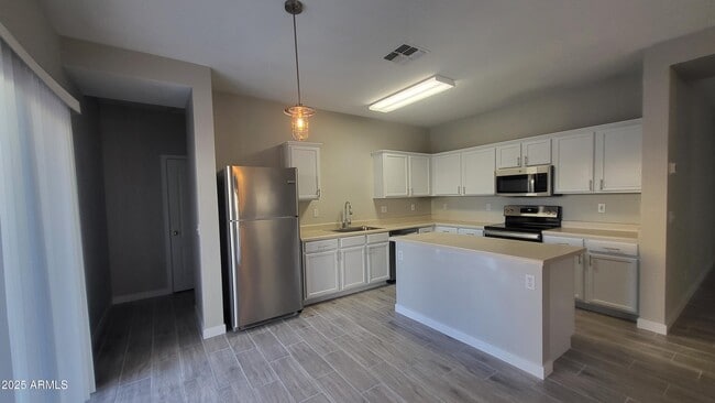Building Photo - 2731 S Sailors Way