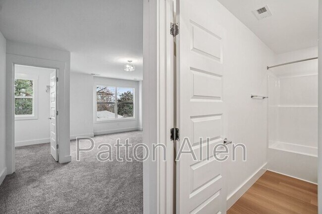 Building Photo - 7 Bolton St