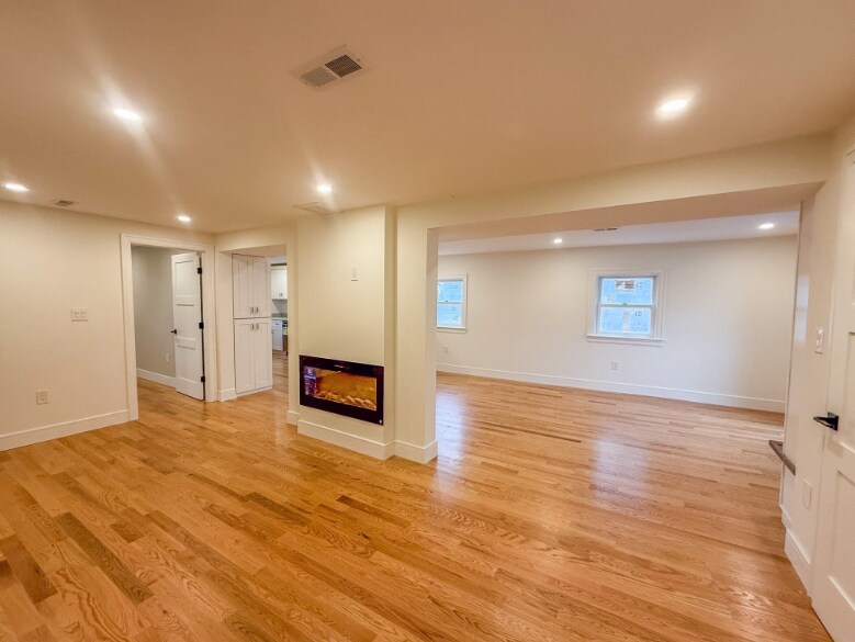 Building Photo - 405 North Ave