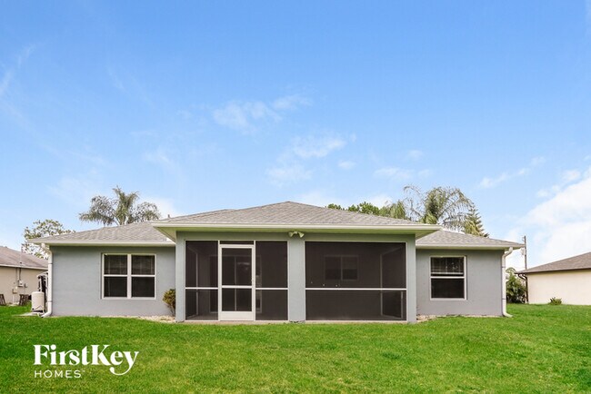 Building Photo - 2463 Alesio Ave