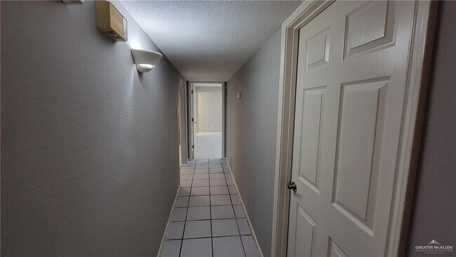 Building Photo - 2604 Quince Ln