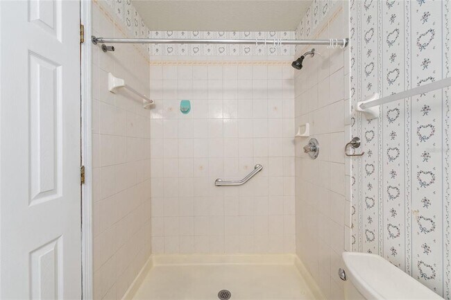 Building Photo - 6057 SE 39th Ave