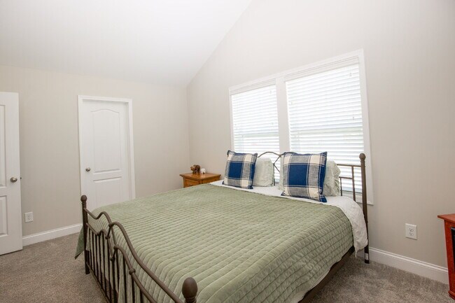 Building Photo - "Spacious 4-Bedroom Home with 2.5 Baths in...