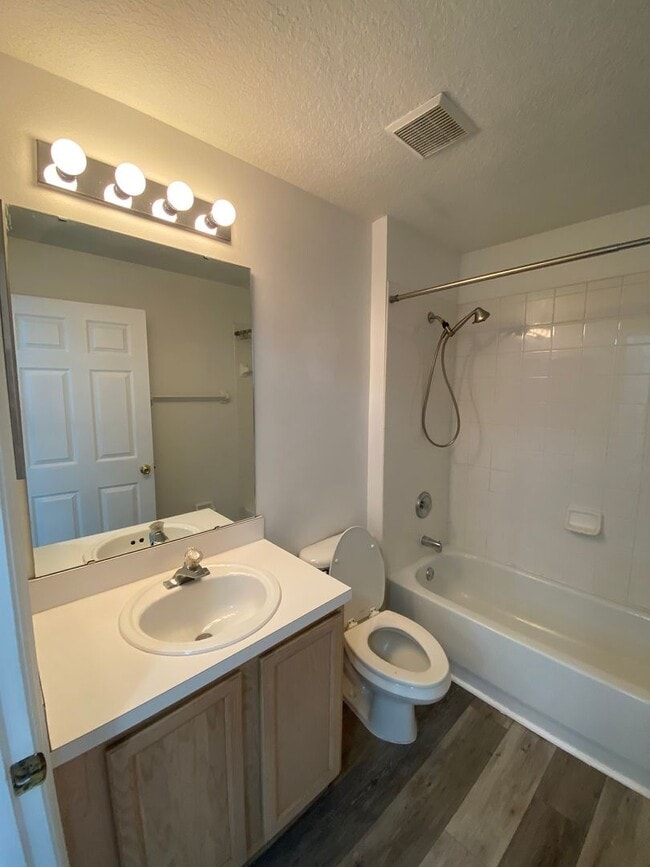 Building Photo - 15718 Bay Vista Dr