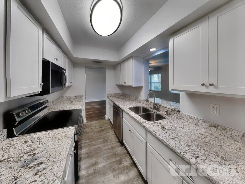 Building Photo - 6325 Mosby Pl