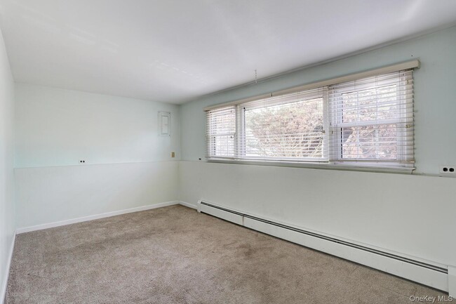 Building Photo - 12 Van Gogh Ln