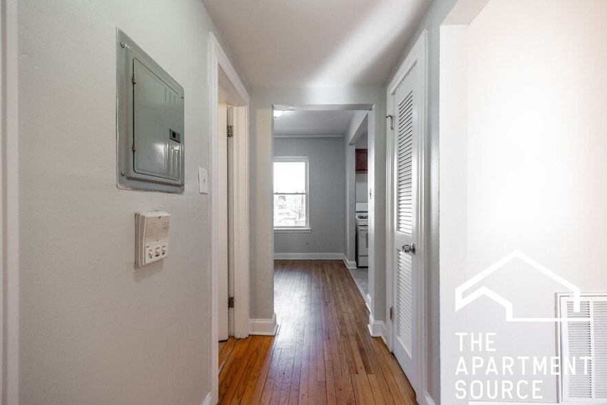 Building Photo - 2007 W Jarvis Ave