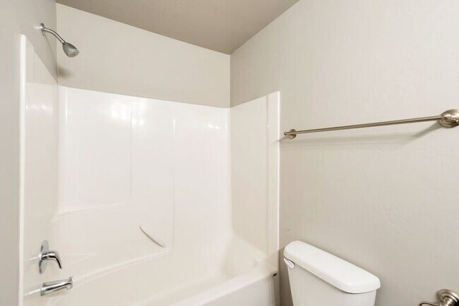 Building Photo - Beautiful 2 Story Townhome with Awesome Amenities + 2 car garage