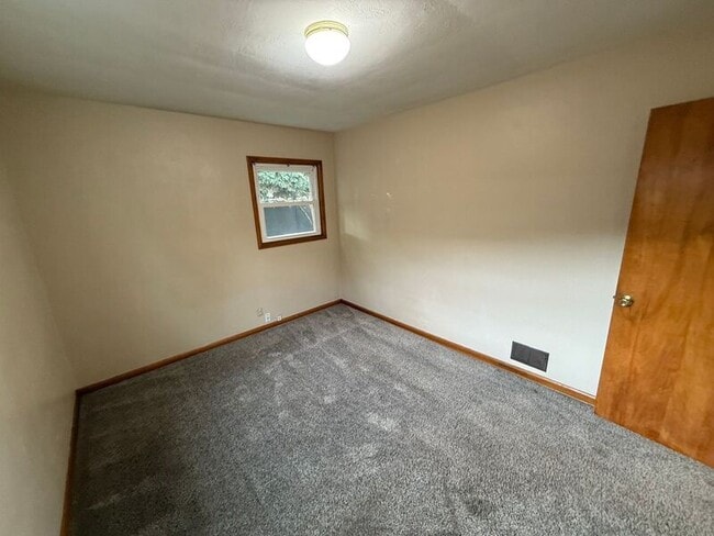 Building Photo - 595 18th St NE