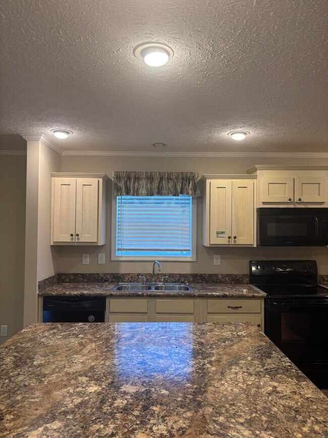 Building Photo - 205 Joy Rd