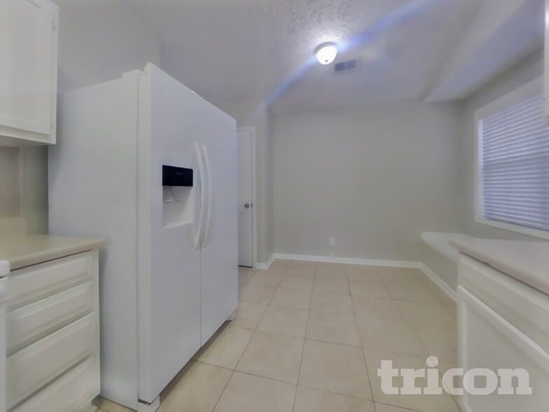Building Photo - 811 Riverstone Ln