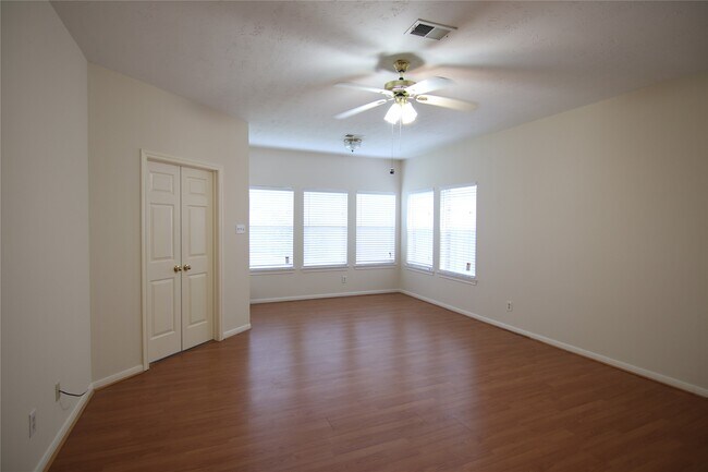 Building Photo - 3123 W Hampton Dr