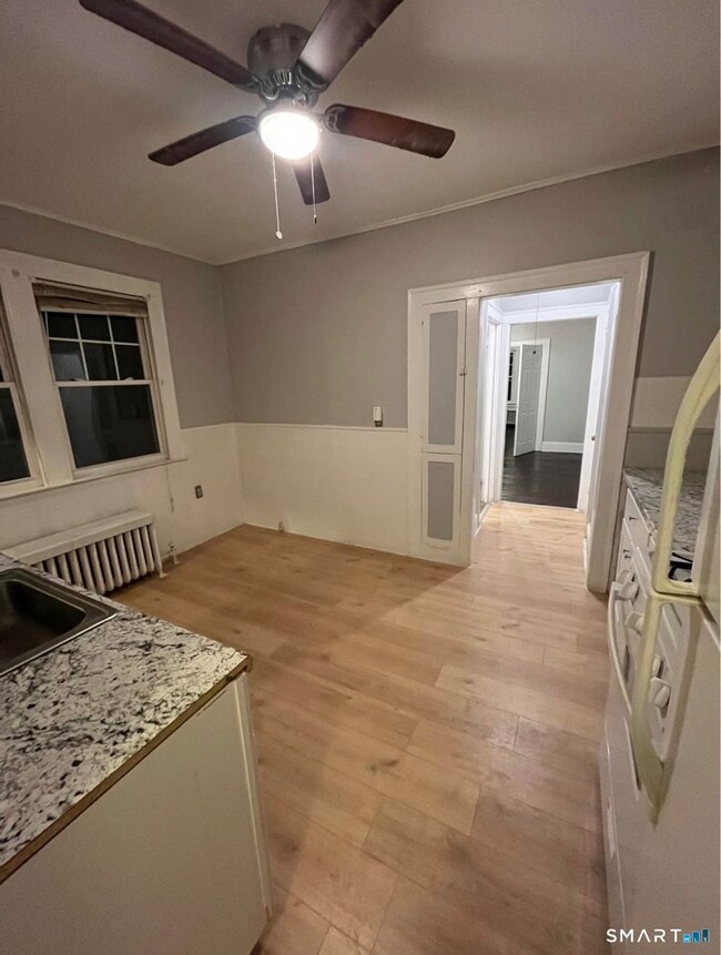 Building Photo - 1905 Broad St