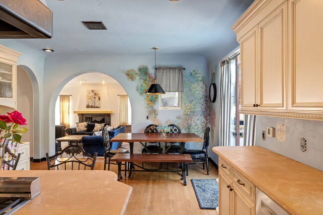 Building Photo - 1809 Palos Verdes Dr W