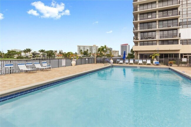 Building Photo - 2017 S Ocean Dr
