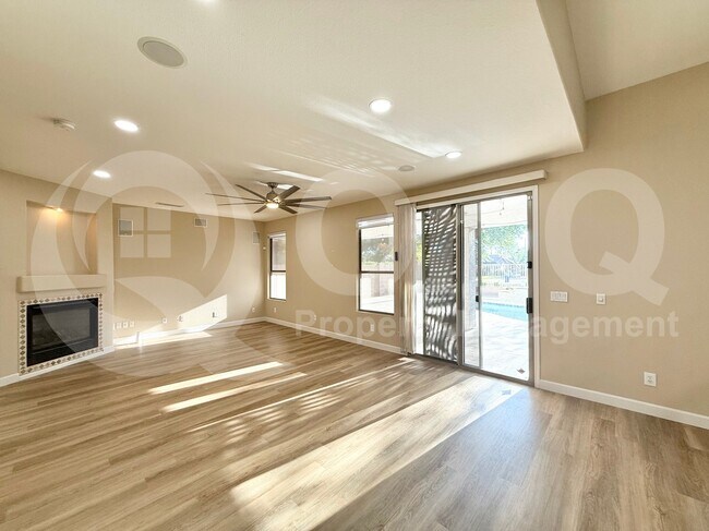 Building Photo - 1432 S Apache Dr