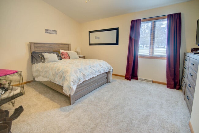 Building Photo - 927 W Monroe Ave