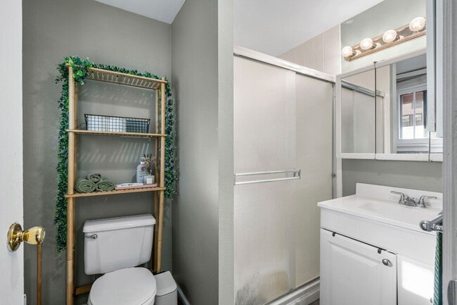 Building Photo - University Park 1 bed 1 bath Condo in walk...