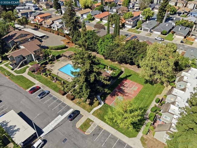 Building Photo - 102 Luna Grande Cir