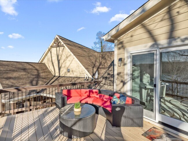 Building Photo - Studio Apt with waterviews on Lake Wylie!