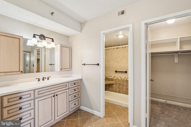 Building Photo - 3709 S George Mason Dr